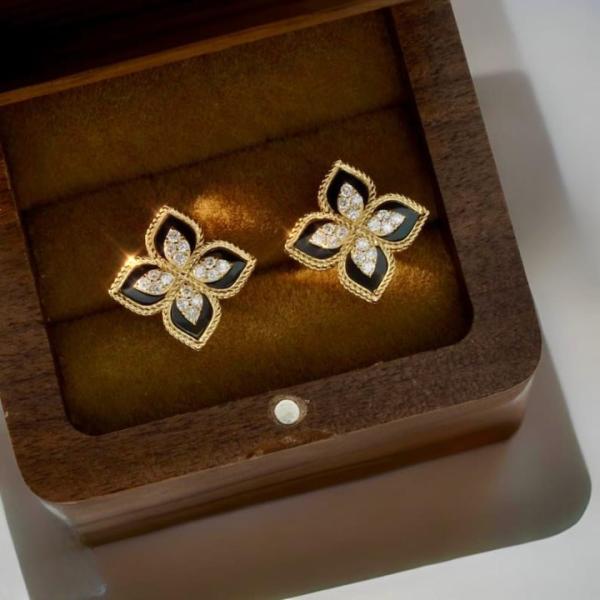 Sparkling Four-leaf Studs With Cubic Zirconia (PJT-991)