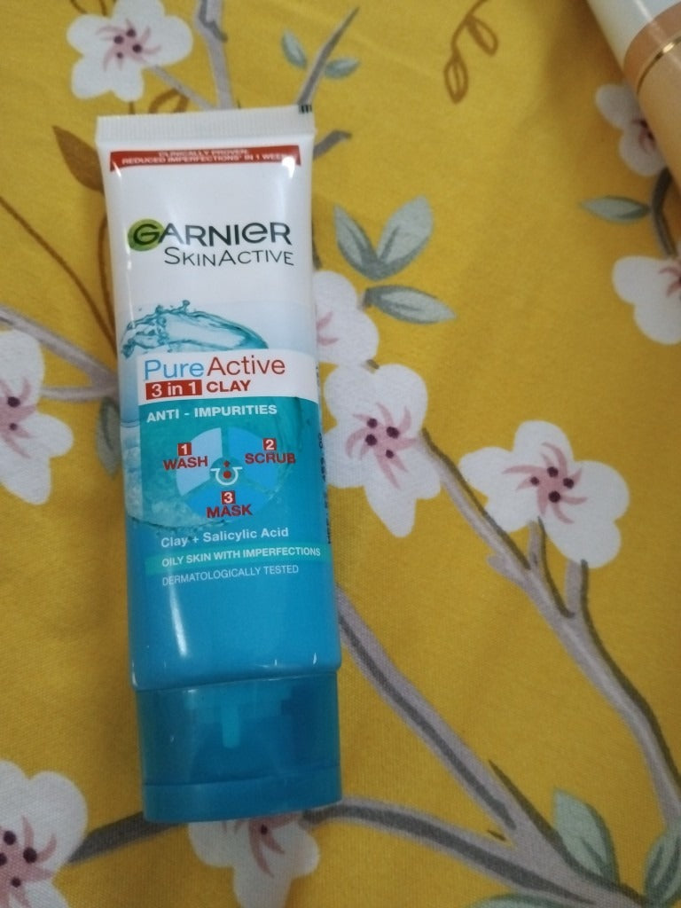 Garnier Whitening Pure Active 3 in 1 Face Wash – 100ml (1 Pc)